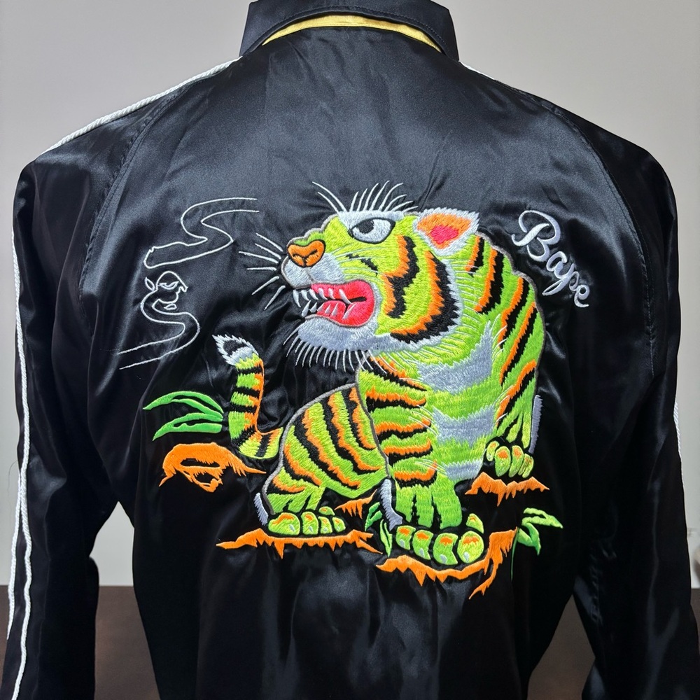 🔥 BAPE Japan Mens Silk Tiger Embroidered Sukajan Jacket L Black Gold 🔥 - Picture 12 of 16